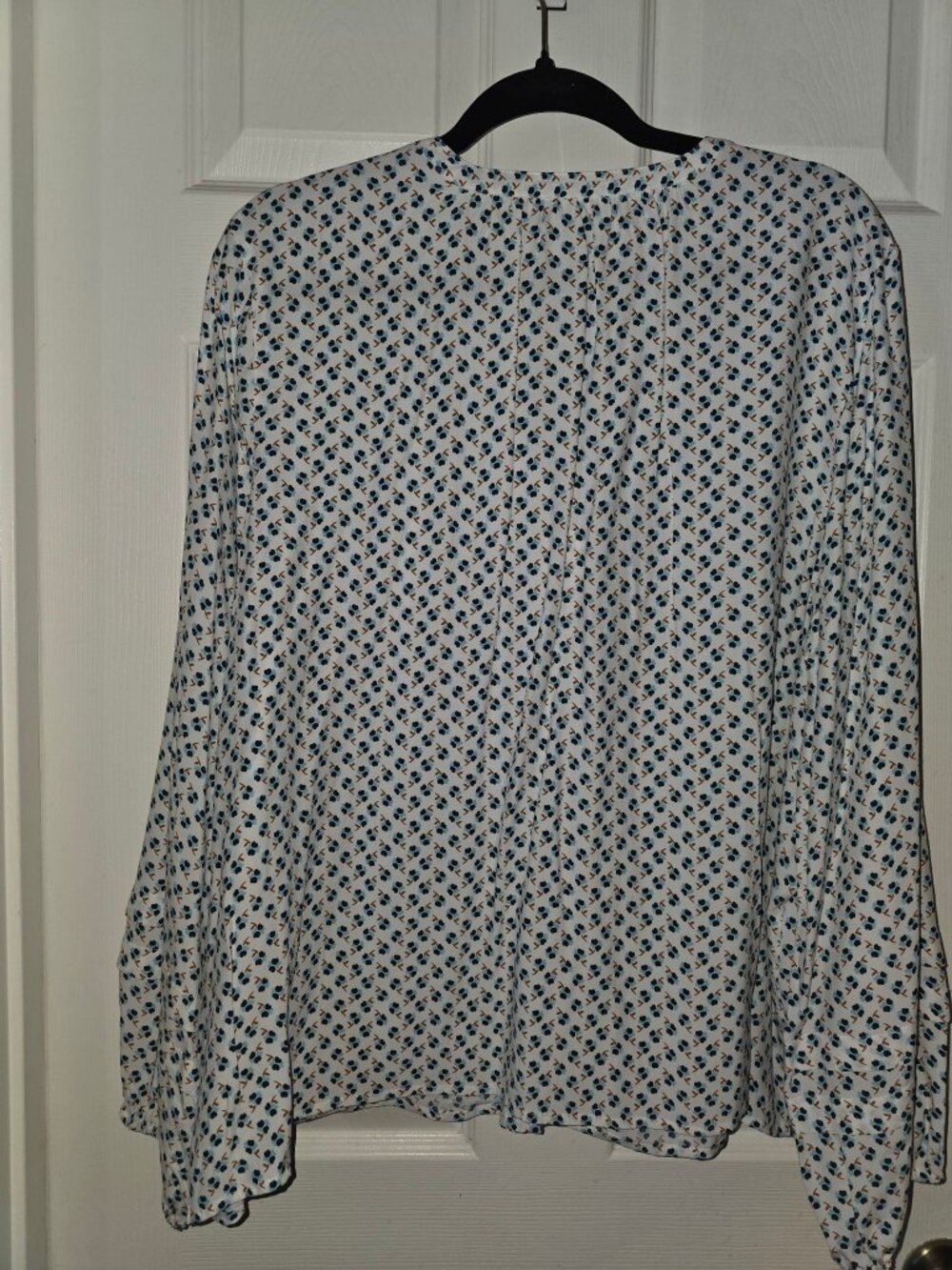 On 34th White Blue Floral Blouse XXL NWT